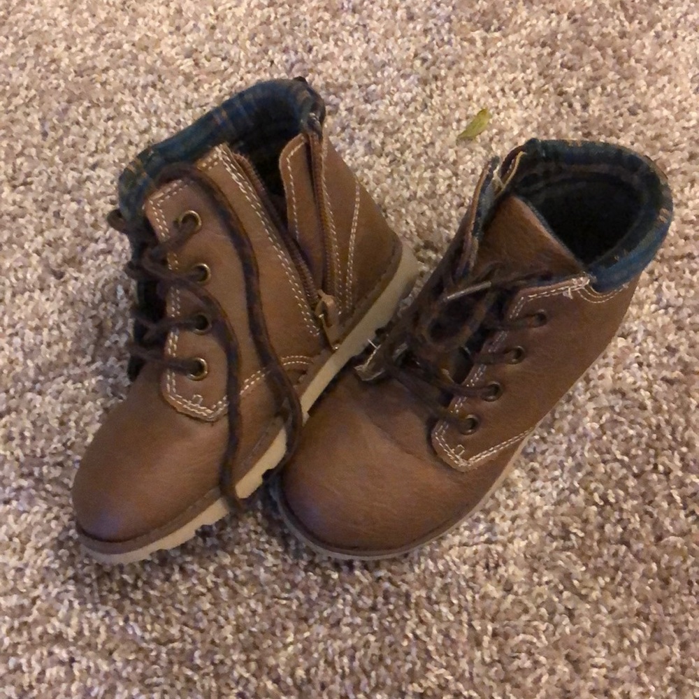 Boys boots